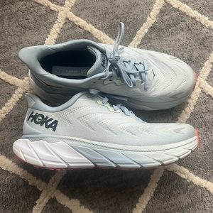Hoka Blanc De Blanc/Nimbus Cloud Arahi 6 Regular Shoes